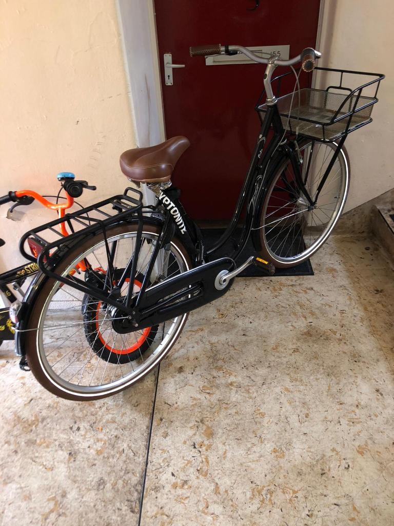 VP Ashwell Black Bicycle | in 